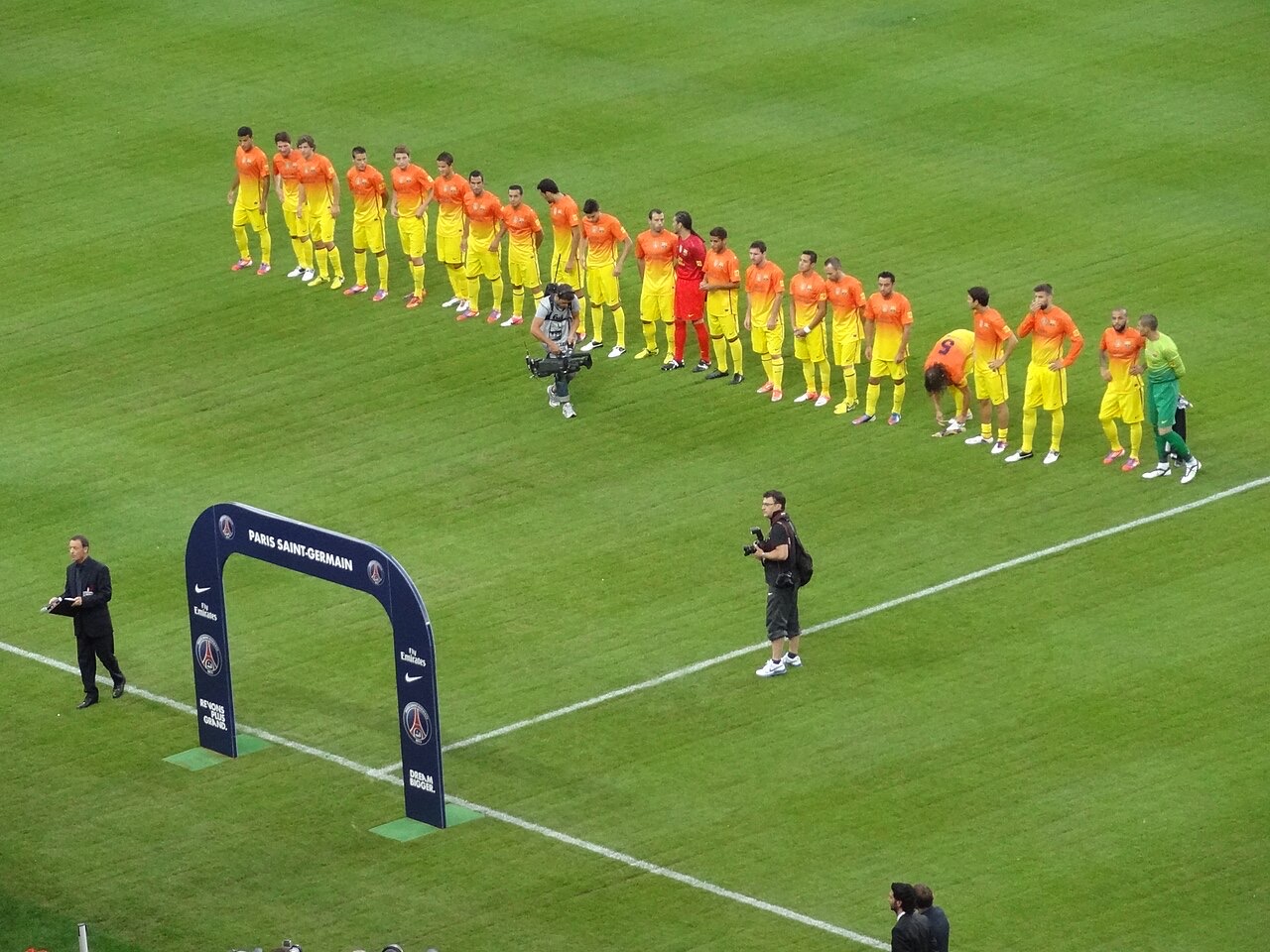 一轮过后·周中轮：科莫4-1曼联，拜仁2-2阿森纳