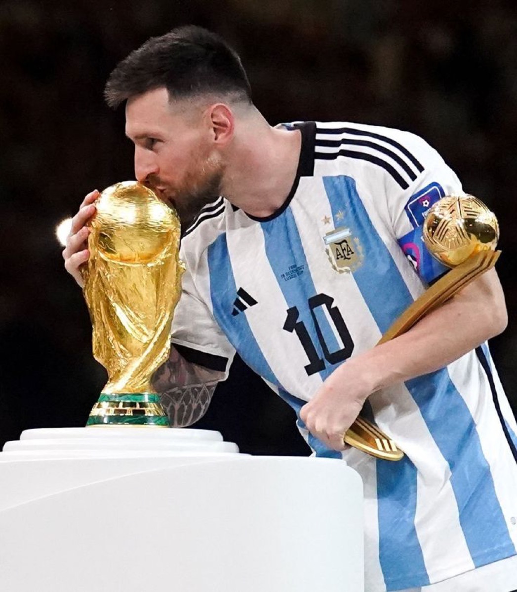 从贝利到梅西:世界杯10号球衣传奇史——一个号码如何定义足球的灵魂