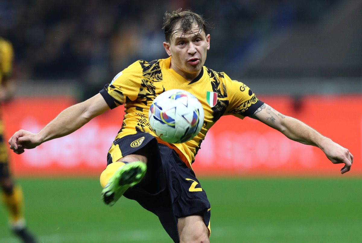 尼科洛·巴雷拉身穿意大利国家队球衣