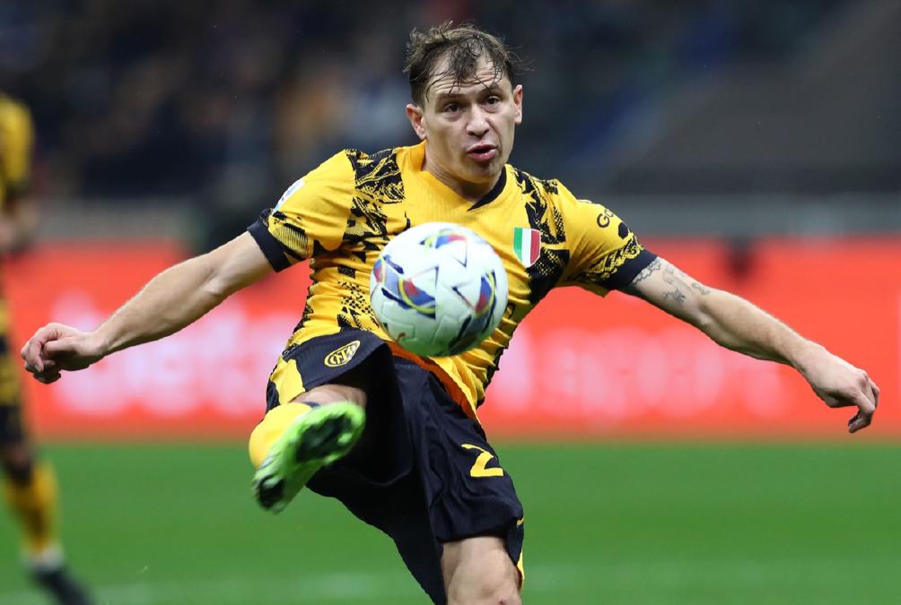 尼科洛·巴雷拉身穿意大利国家队球衣