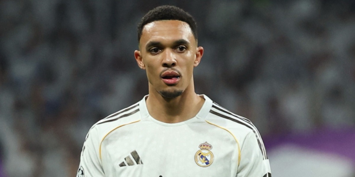 Trent Alexander-Arnold 身穿皇家马德里球衣
