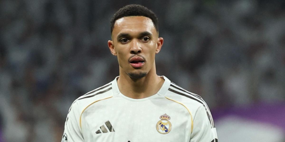 Trent Alexander-Arnold 身穿皇家马德里球衣