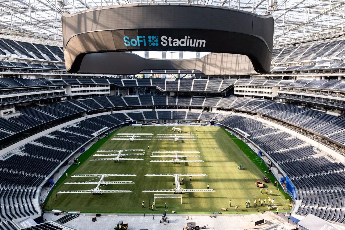 世界杯2026换草工程:NFL球场为何要60天大改造?