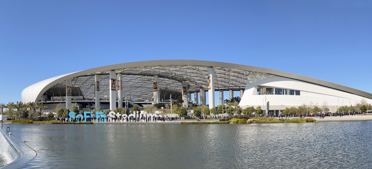 SoFi Stadium 世界杯 2026 全攻略：最佳交通、观赛技巧与顺游路线